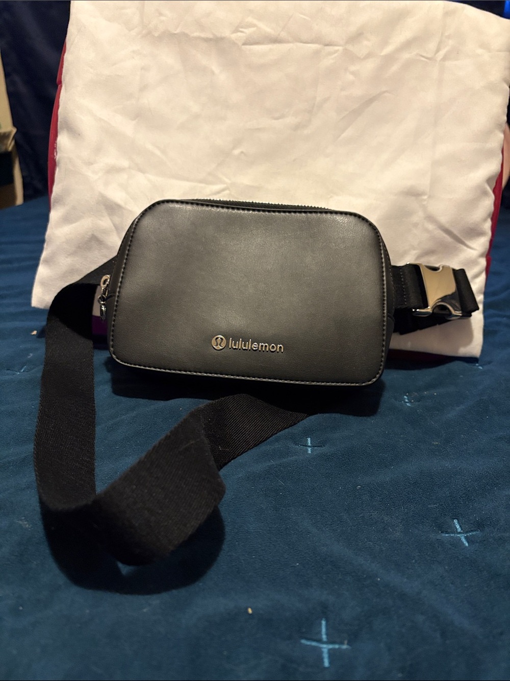 lululemon athletica Black Women’s Waist/Crossbody Belt Bag